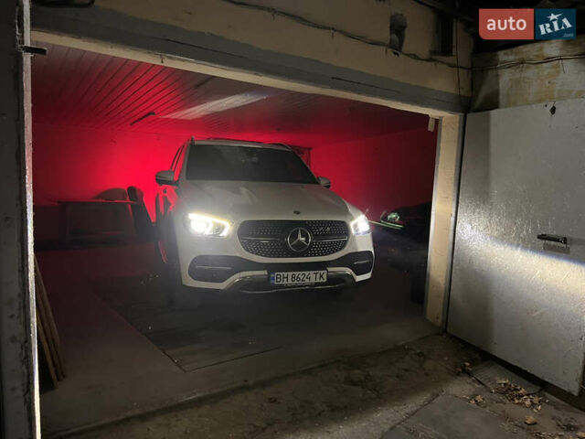 Мерседес ГЛЕ-Класс 2019 в Одессе на Automoto.ua Белый Мерседес ГЛЕ-Класс, объемом двигателя 1.95 л и пробегом 160 тыс. км за 50500 $, фото 1 на Automoto.ua