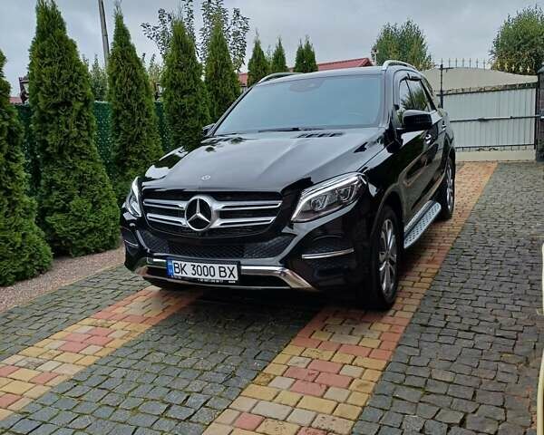 Мерседес ГЛЕ-Класс 2017 в Сарнах на Automoto.ua Черный Мерседес ГЛЕ-Класс, объемом двигателя 2.99 л и пробегом 69 тыс. км за 46500 $, фото 1 на Automoto.ua