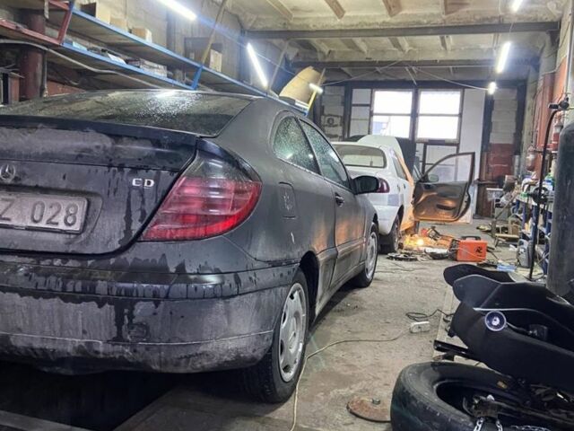 Мерседес ГЛК-Клас, об'ємом двигуна 0 л та пробігом 350 тис. км за 500 $, фото 1 на Automoto.ua