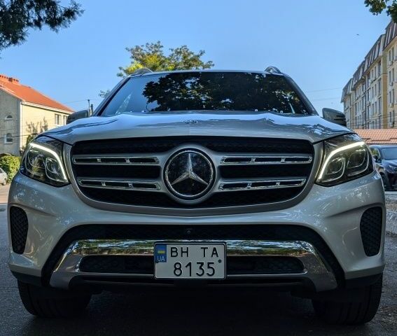 Серый Мерседес GLS 450, объемом двигателя 3 л и пробегом 68 тыс. км за 36900 $, фото 1 на Automoto.ua
