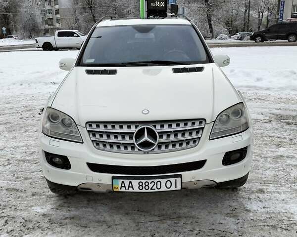 Білий Мерседес М-Клас, об'ємом двигуна 3.5 л та пробігом 176 тис. км за 11500 $, фото 1 на Automoto.ua