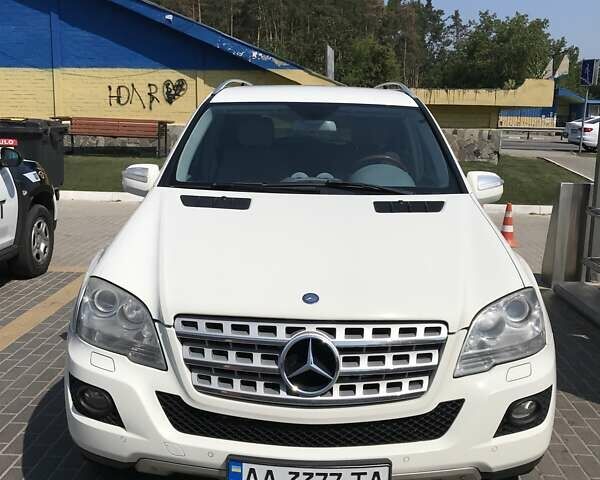 Білий Мерседес М-Клас, об'ємом двигуна 3.5 л та пробігом 250 тис. км за 13500 $, фото 1 на Automoto.ua