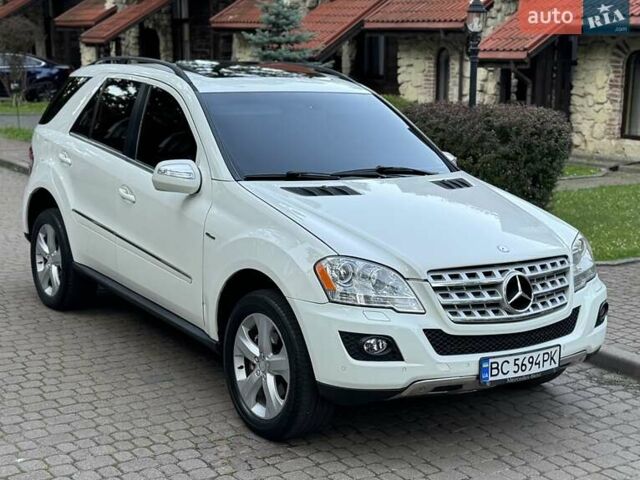 Белый Мерседес М-Класс, объемом двигателя 2.99 л и пробегом 255 тыс. км за 12999 $, фото 1 на Automoto.ua