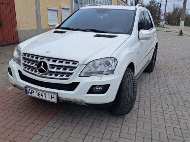 Білий Мерседес М-Клас, об'ємом двигуна 3 л та пробігом 250 тис. км за 15000 $, фото 1 на Automoto.ua