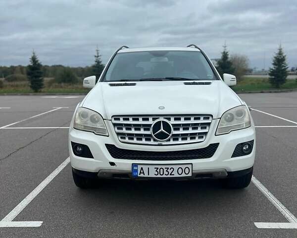 Білий Мерседес М-Клас, об'ємом двигуна 3 л та пробігом 320 тис. км за 14200 $, фото 1 на Automoto.ua
