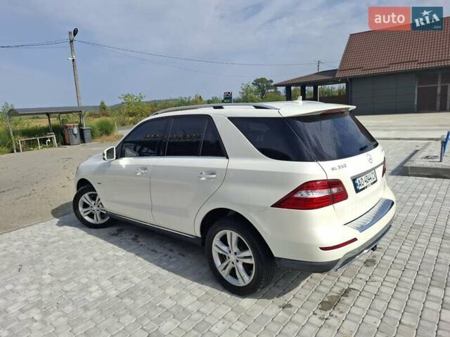 Білий Мерседес М-Клас, об'ємом двигуна 3 л та пробігом 270 тис. км за 17500 $, фото 1 на Automoto.ua