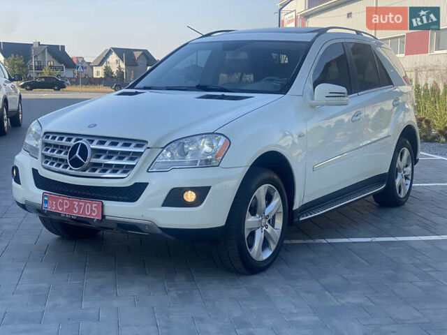 Білий Мерседес М-Клас, об'ємом двигуна 3 л та пробігом 144 тис. км за 14999 $, фото 1 на Automoto.ua