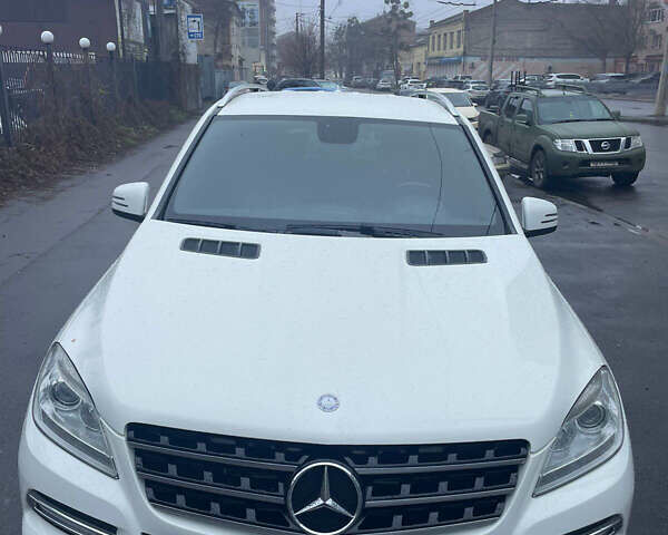 Белый Мерседес М-Класс, объемом двигателя 2.99 л и пробегом 165 тыс. км за 19900 $, фото 1 на Automoto.ua