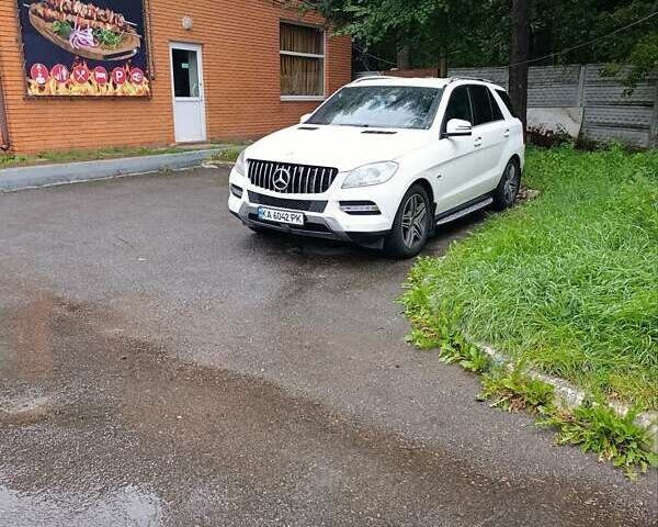 Мерседес М-Класс 2012 в Коростышеве на Automoto.ua Белый Мерседес М-Класс, объемом двигателя 3 л и пробегом 292 тыс. км за 18700 $, фото 1 на Automoto.ua