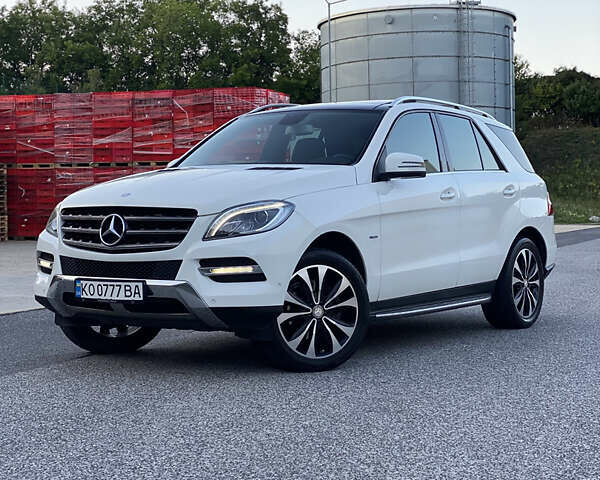 Белый Мерседес М-Класс, объемом двигателя 2.1 л и пробегом 270 тыс. км за 21500 $, фото 1 на Automoto.ua