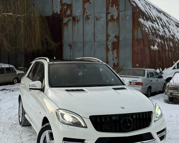 Білий Мерседес М-Клас, об'ємом двигуна 2.99 л та пробігом 217 тис. км за 19200 $, фото 1 на Automoto.ua