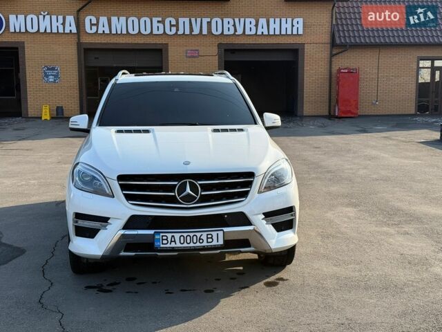 Белый Мерседес М-Класс, объемом двигателя 3.5 л и пробегом 209 тыс. км за 25999 $, фото 1 на Automoto.ua