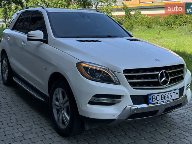 Белый Мерседес М-Класс, объемом двигателя 3 л и пробегом 290 тыс. км за 18900 $, фото 1 на Automoto.ua