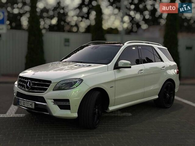 Белый Мерседес М-Класс, объемом двигателя 2.99 л и пробегом 130 тыс. км за 25000 $, фото 1 на Automoto.ua