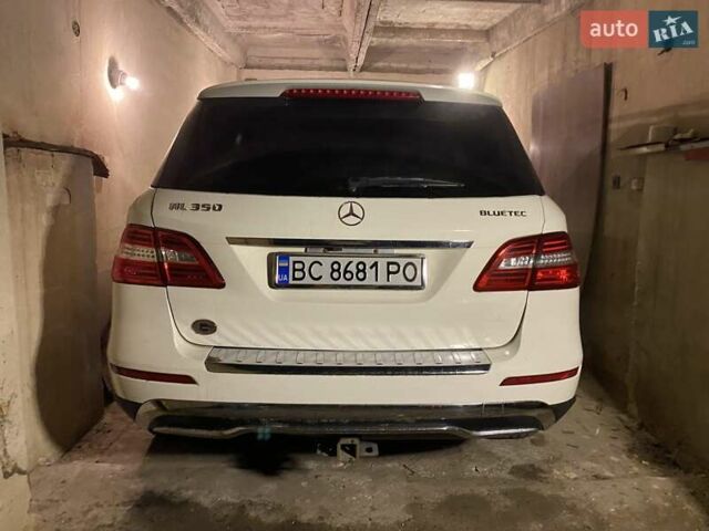 Білий Мерседес М-Клас, об'ємом двигуна 3 л та пробігом 152 тис. км за 13900 $, фото 1 на Automoto.ua