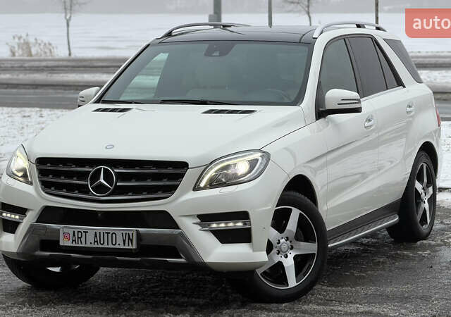 Белый Мерседес М-Класс, объемом двигателя 3 л и пробегом 143 тыс. км за 29800 $, фото 1 на Automoto.ua