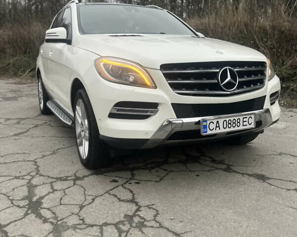 Белый Мерседес М-Класс, объемом двигателя 3 л и пробегом 256 тыс. км за 23000 $, фото 1 на Automoto.ua