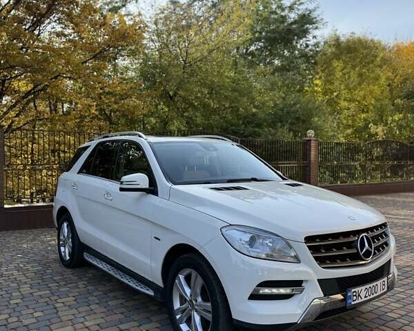 Мерседес М-Класс 2013 в Ровно на Automoto.ua Белый Мерседес М-Класс, объемом двигателя 2.99 л и пробегом 216 тыс. км за 19700 $, фото 1 на Automoto.ua