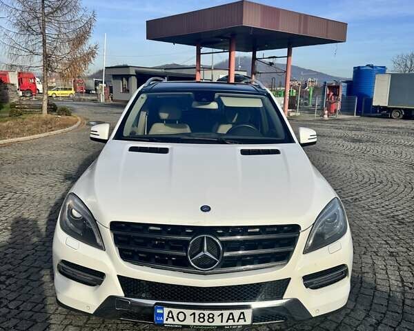 Белый Мерседес М-Класс, объемом двигателя 2.14 л и пробегом 330 тыс. км за 21500 $, фото 1 на Automoto.ua