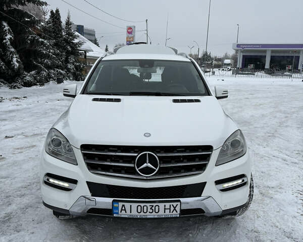 Белый Мерседес М-Класс, объемом двигателя 2.2 л и пробегом 280 тыс. км за 19999 $, фото 1 на Automoto.ua