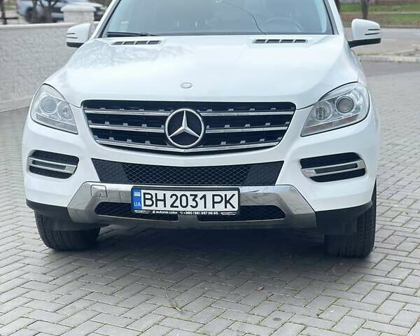 Белый Мерседес М-Класс, объемом двигателя 3.5 л и пробегом 83 тыс. км за 22500 $, фото 1 на Automoto.ua