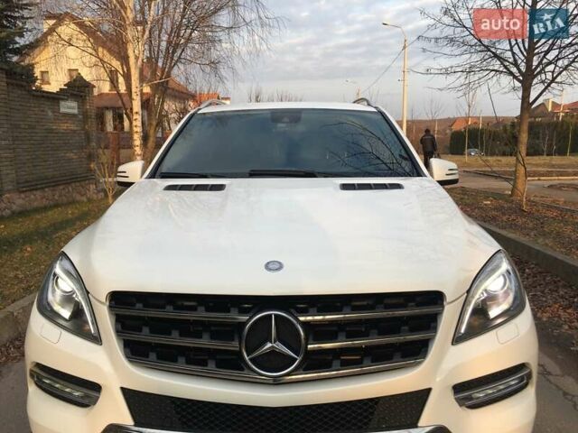 Білий Мерседес М-Клас, об'ємом двигуна 3 л та пробігом 244 тис. км за 26000 $, фото 1 на Automoto.ua