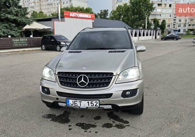 Бежевий Мерседес М-Клас, об'ємом двигуна 3 л та пробігом 253 тис. км за 8200 $, фото 1 на Automoto.ua