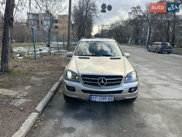 Бежевый Мерседес М-Класс, объемом двигателя 3.5 л и пробегом 277 тыс. км за 8000 $, фото 1 на Automoto.ua
