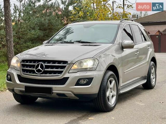 Мерседес М-Клас 2009 у Києві на Automoto.ua Бежевий Мерседес М-Клас, об'ємом двигуна 3.5 л та пробігом 167 тис. км за 11700 $, фото 1 на Automoto.ua
