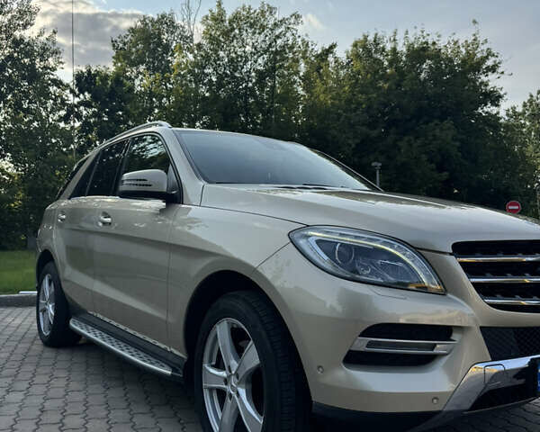Мерседес М-Класс 2013 в Ровно на Automoto.ua Бежевый Мерседес М-Класс, объемом двигателя 2.99 л и пробегом 235 тыс. км за 21650 $, фото 1 на Automoto.ua