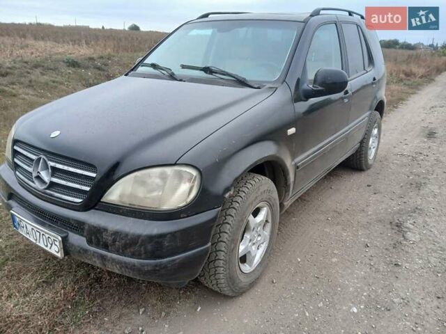 Черный Мерседес М-Класс, объемом двигателя 2.3 л и пробегом 250 тыс. км за 4000 $, фото 1 на Automoto.ua