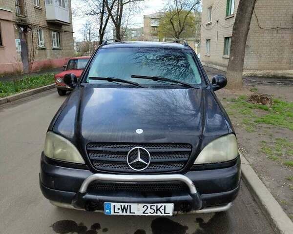 Чорний Мерседес М-Клас, об'ємом двигуна 2.7 л та пробігом 320 тис. км за 4500 $, фото 1 на Automoto.ua