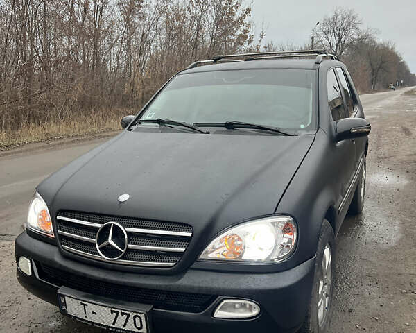 Черный Мерседес М-Класс, объемом двигателя 2.7 л и пробегом 261 тыс. км за 5600 $, фото 1 на Automoto.ua