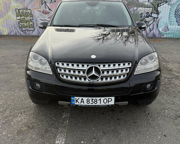 Черный Мерседес М-Класс, объемом двигателя 3.5 л и пробегом 156 тыс. км за 13700 $, фото 1 на Automoto.ua