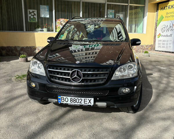 Черный Мерседес М-Класс, объемом двигателя 2.99 л и пробегом 350 тыс. км за 11700 $, фото 1 на Automoto.ua