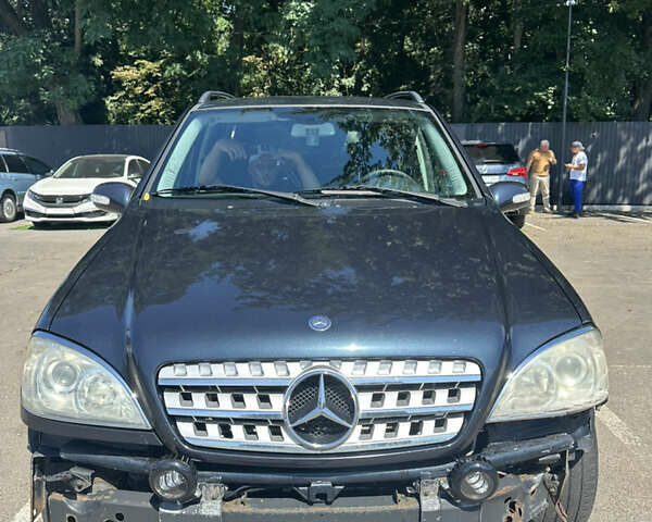 Черный Мерседес М-Класс, объемом двигателя 2.7 л и пробегом 319 тыс. км за 4750 $, фото 1 на Automoto.ua