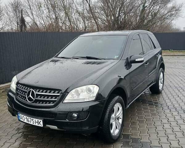 Черный Мерседес М-Класс, объемом двигателя 3 л и пробегом 350 тыс. км за 11400 $, фото 1 на Automoto.ua