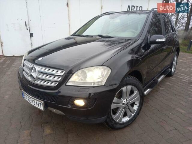 Черный Мерседес М-Класс, объемом двигателя 3 л и пробегом 366 тыс. км за 10500 $, фото 1 на Automoto.ua