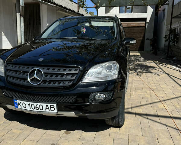 Чорний Мерседес М-Клас, об'ємом двигуна 2.99 л та пробігом 280 тис. км за 13000 $, фото 1 на Automoto.ua