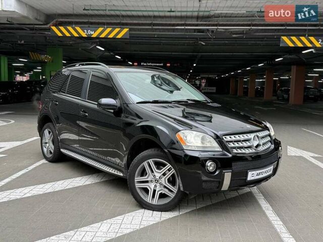 Черный Мерседес М-Класс, объемом двигателя 3.5 л и пробегом 247 тыс. км за 9990 $, фото 1 на Automoto.ua