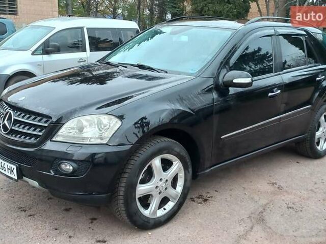 Чорний Мерседес М-Клас, об'ємом двигуна 3 л та пробігом 350 тис. км за 10500 $, фото 1 на Automoto.ua