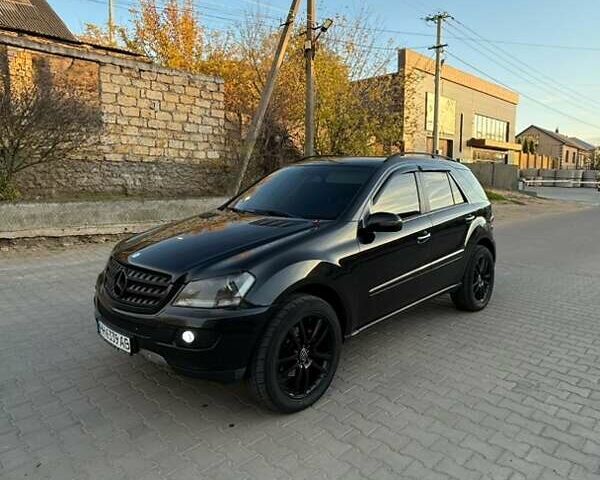 Черный Мерседес М-Класс, объемом двигателя 2.99 л и пробегом 293 тыс. км за 11000 $, фото 1 на Automoto.ua