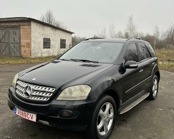 Черный Мерседес М-Класс, объемом двигателя 3 л и пробегом 300 тыс. км за 6599 $, фото 1 на Automoto.ua