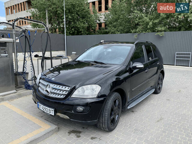 Чорний Мерседес М-Клас, об'ємом двигуна 3 л та пробігом 299 тис. км за 13200 $, фото 1 на Automoto.ua