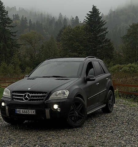 Мерседес М-Класс 2006 в Новгород-Северском на Automoto.ua Черный Мерседес М-Класс, объемом двигателя 3.5 л и пробегом 300 тыс. км за 12000 $, фото 1 на Automoto.ua