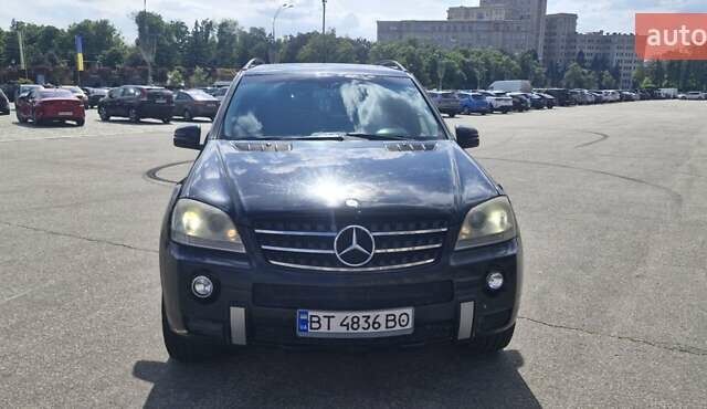 Черный Мерседес М-Класс, объемом двигателя 3.5 л и пробегом 275 тыс. км за 10000 $, фото 1 на Automoto.ua