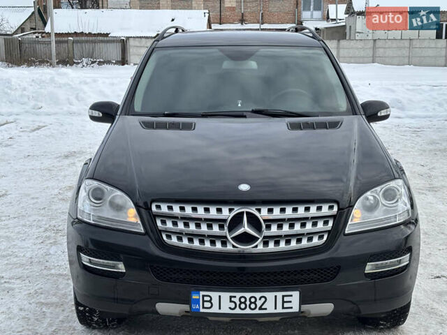 Черный Мерседес М-Класс, объемом двигателя 2.99 л и пробегом 349 тыс. км за 11500 $, фото 1 на Automoto.ua