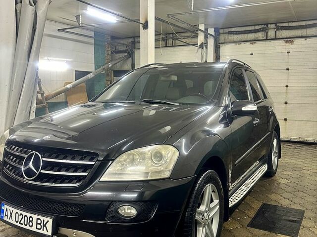 Чорний Мерседес М-Клас, об'ємом двигуна 3.5 л та пробігом 240 тис. км за 9500 $, фото 1 на Automoto.ua