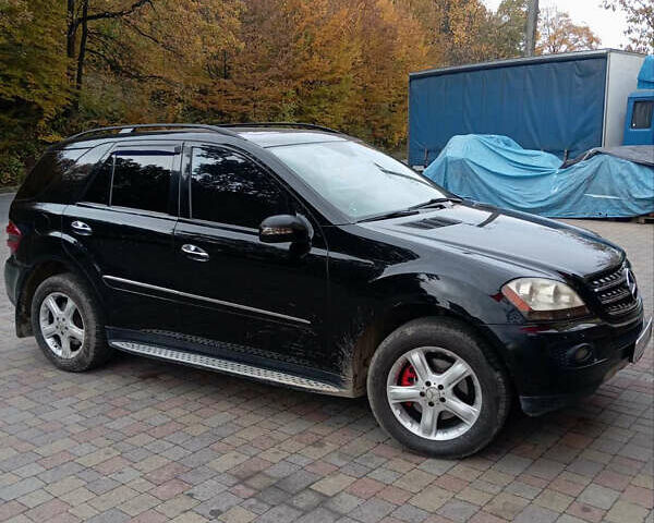 Чорний Мерседес М-Клас, об'ємом двигуна 3.5 л та пробігом 300 тис. км за 8100 $, фото 1 на Automoto.ua