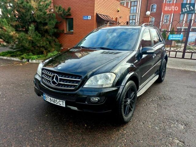 Черный Мерседес М-Класс, объемом двигателя 3.5 л и пробегом 100 тыс. км за 10400 $, фото 1 на Automoto.ua